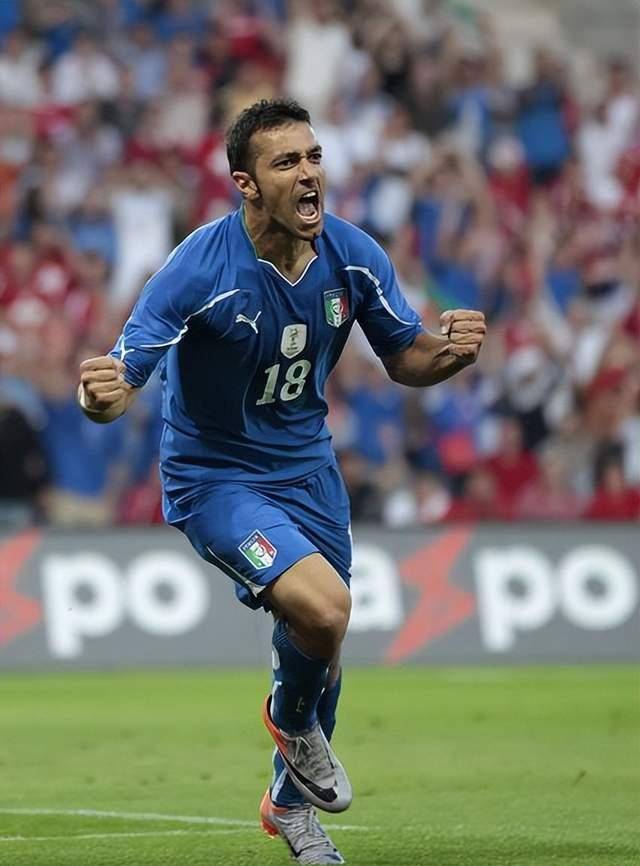 传奇球星宣布退役，铁杆粉丝感慨不已